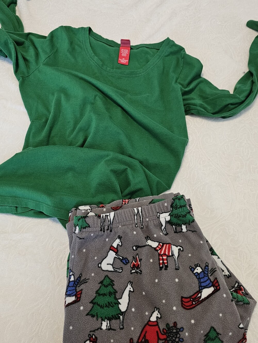 Target Holiday Christmas Pajamas Set Medium Green Shirt Llama Fleece Pants euc
